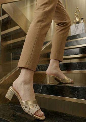 STANDOUT - Golden