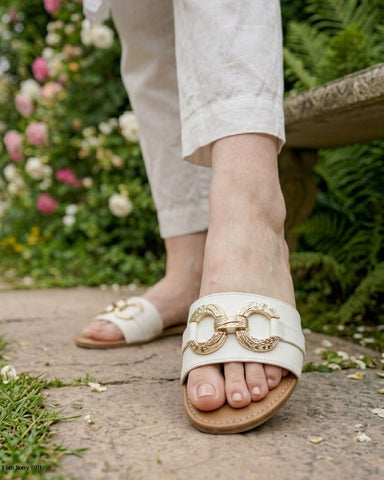 GRAND - White