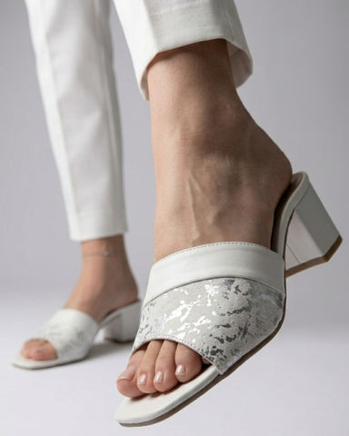 STANDOUT - White